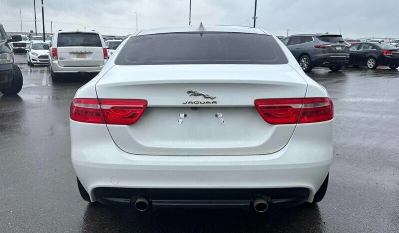 
								2018 Jaguar XE 25t Premium full									