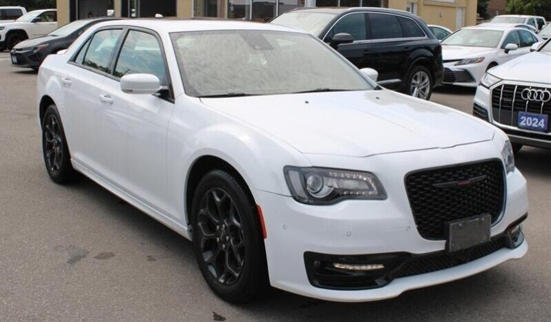 
								2023 Chrysler 300 Series S full									