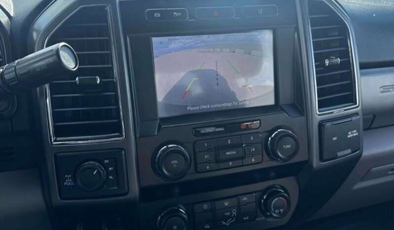 
								2020 Ford F-350 Super Duty XLT full									