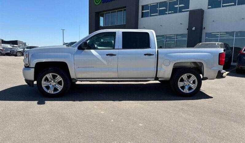 
								2018 Chevrolet Silverado 1500 Custom full									
