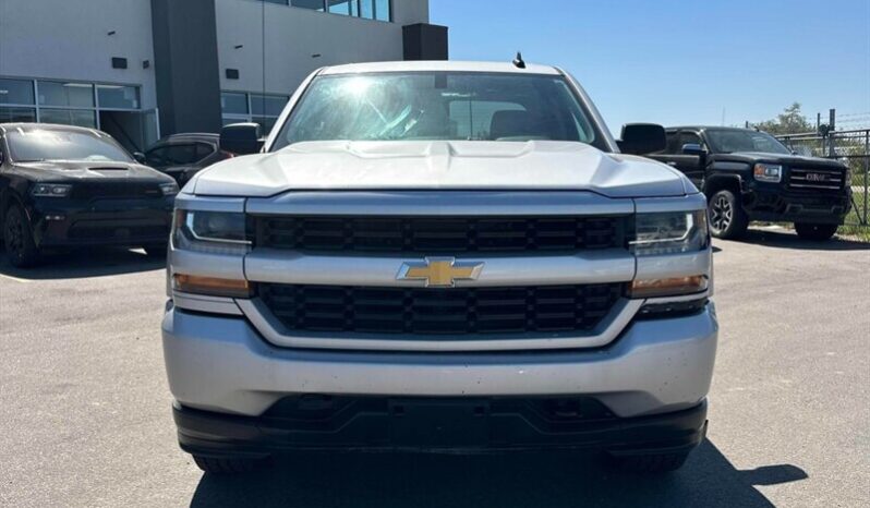 
								2018 Chevrolet Silverado 1500 Custom full									