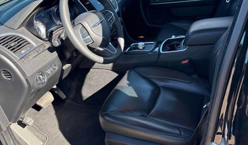 
								2023 Chrysler 300 Series Touring L full									