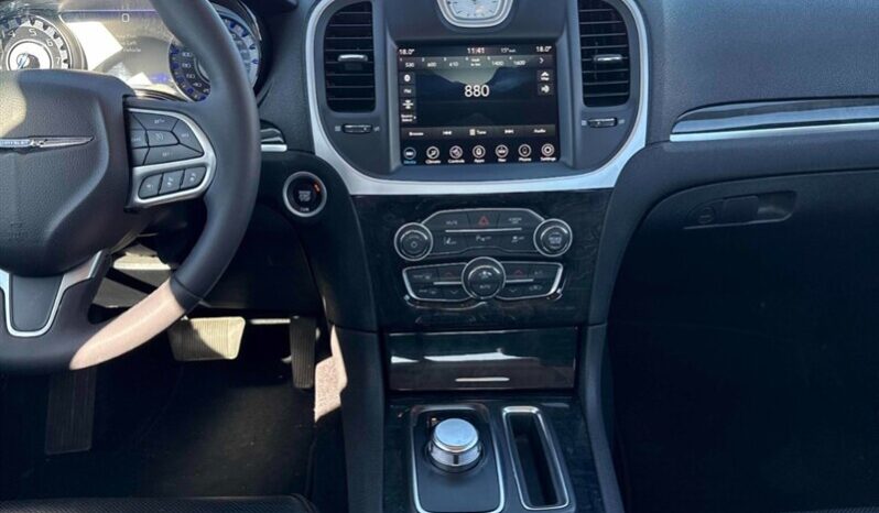 
								2023 Chrysler 300 Series Touring L full									