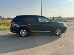 
										2019 Mitsubishi Outlander ES full									