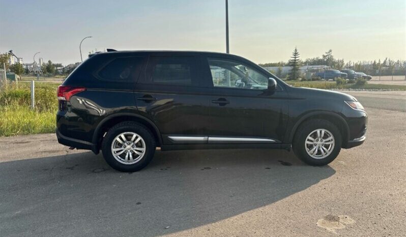 
								2019 Mitsubishi Outlander ES full									