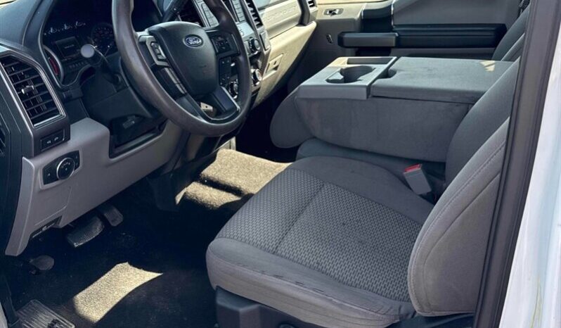 
								2019 Ford F-350 Super Duty XLT full									