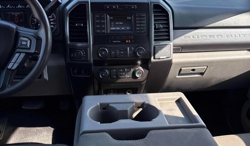 
								2019 Ford F-350 Super Duty XLT full									