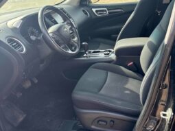 
										2017 Nissan Pathfinder SV full									