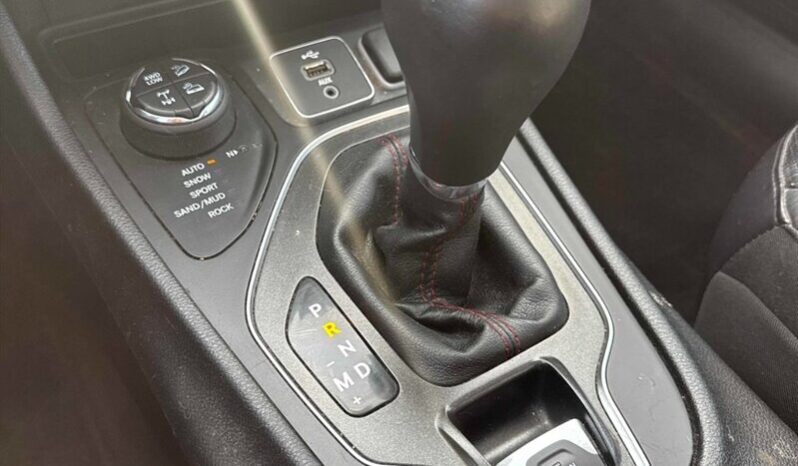 
								2019 Jeep Cherokee Trailhawk Elite full									