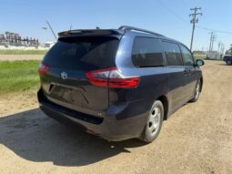 
										2020 Toyota Sienna LE 8-Passenger full									