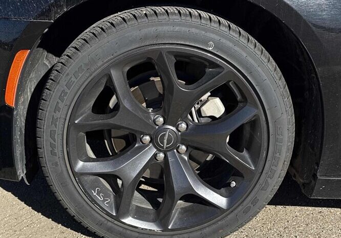 
								2023 Chrysler 300 Series Touring L full									
