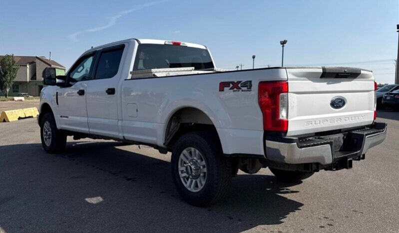 
								2019 Ford F-350 Super Duty XLT full									