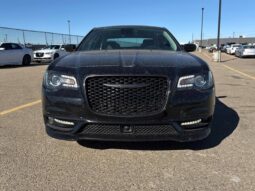 
										2023 Chrysler 300 Series Touring L full									