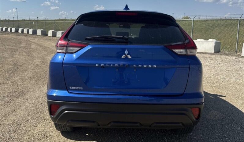 
								2022 Mitsubishi Eclipse Cross ES full									