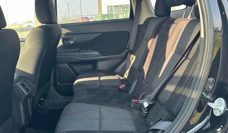 
								2019 Mitsubishi Outlander ES full									