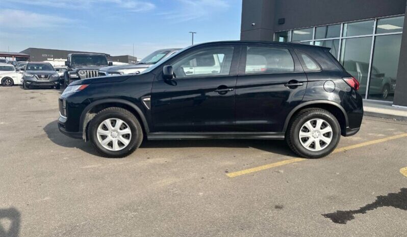 
								2021 Mitsubishi RVR ES full									