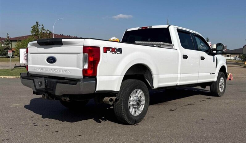 
								2019 Ford F-350 Super Duty XLT full									