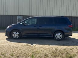
										2020 Toyota Sienna LE 8-Passenger full									