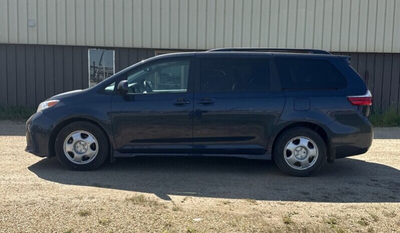 
								2020 Toyota Sienna LE 8-Passenger full									