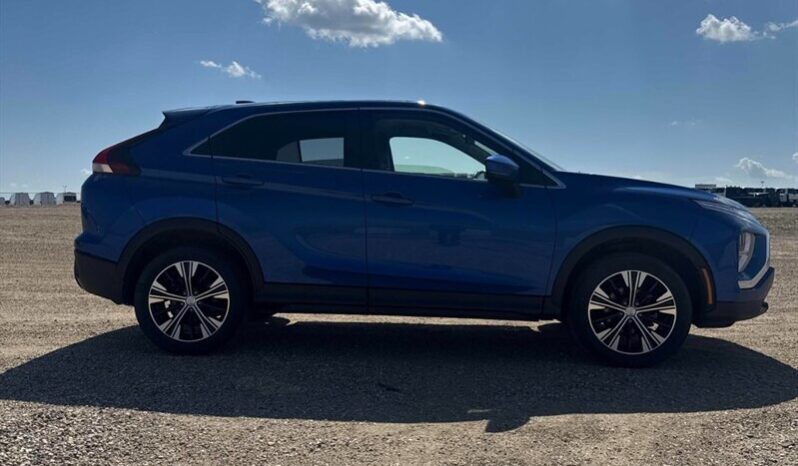 
								2022 Mitsubishi Eclipse Cross ES full									