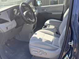 
										2020 Toyota Sienna LE 8-Passenger full									