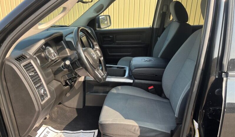 
								2023 RAM 1500 Classic Express full									