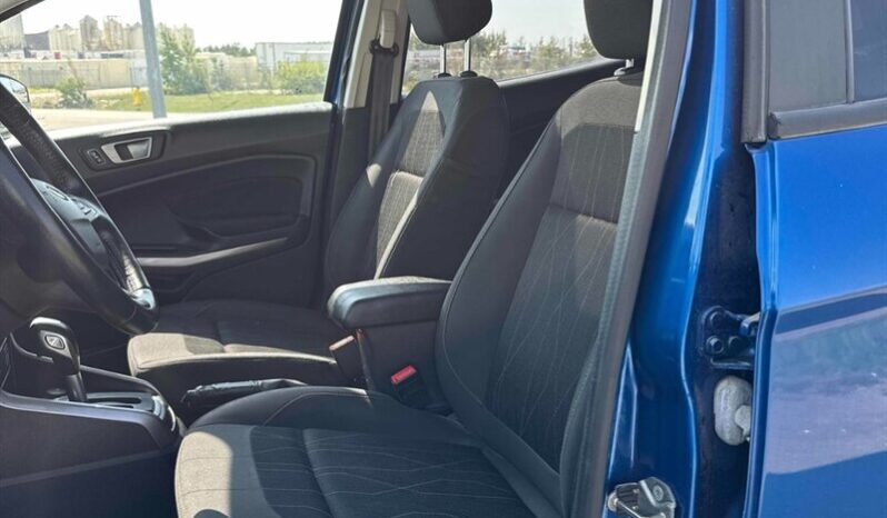 
								2020 Ford EcoSport SE full									