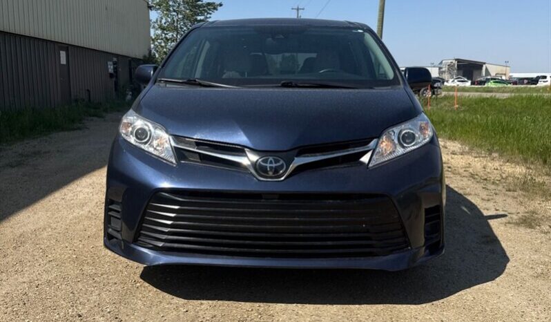 
								2020 Toyota Sienna LE 8-Passenger full									