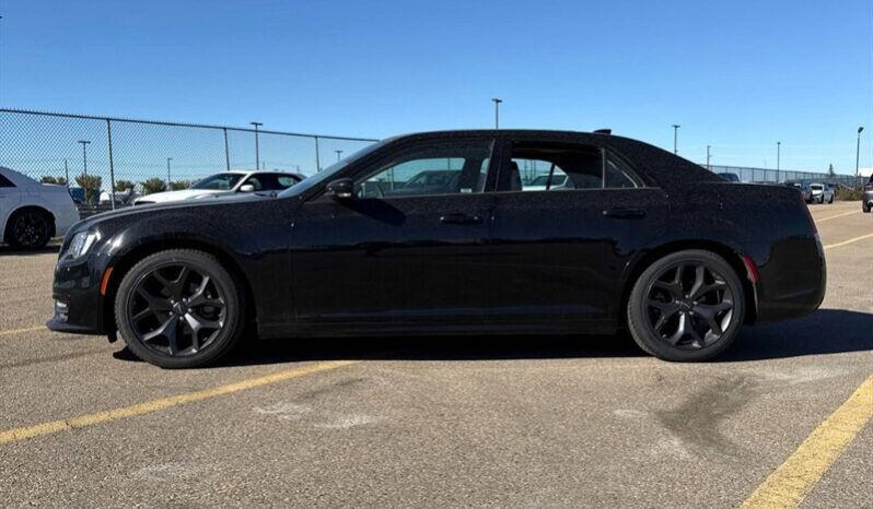 
								2023 Chrysler 300 Series Touring L full									