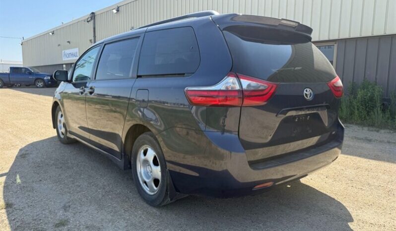 
								2020 Toyota Sienna LE 8-Passenger full									