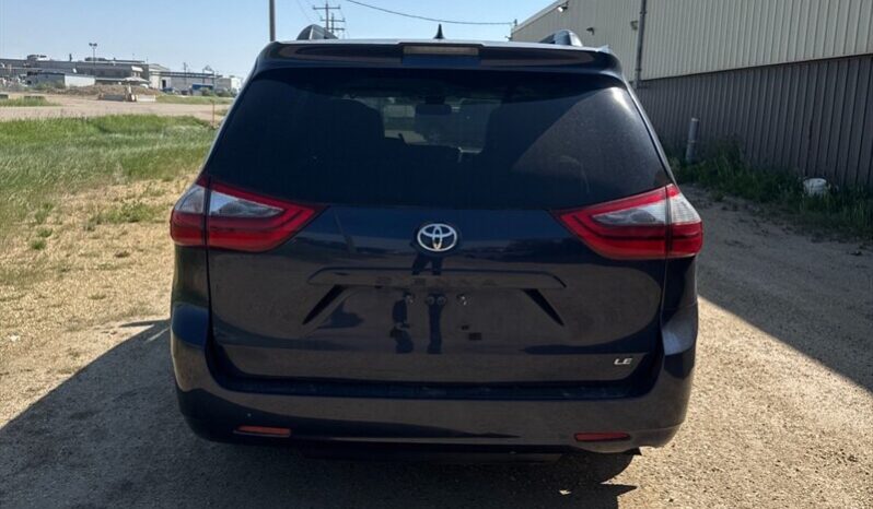 
								2020 Toyota Sienna LE 8-Passenger full									