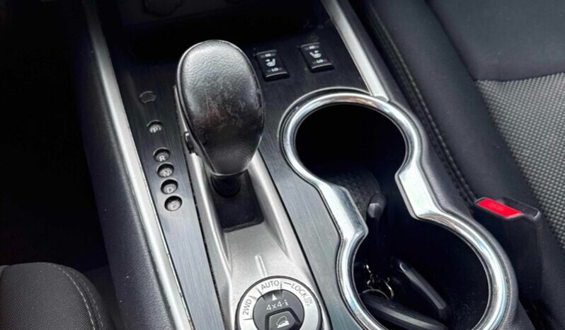 
								2017 Nissan Pathfinder SV full									