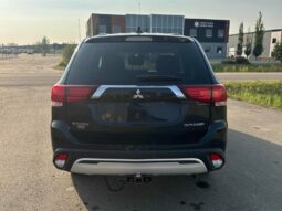 
										2019 Mitsubishi Outlander ES full									