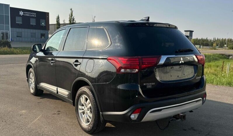 
								2019 Mitsubishi Outlander ES full									