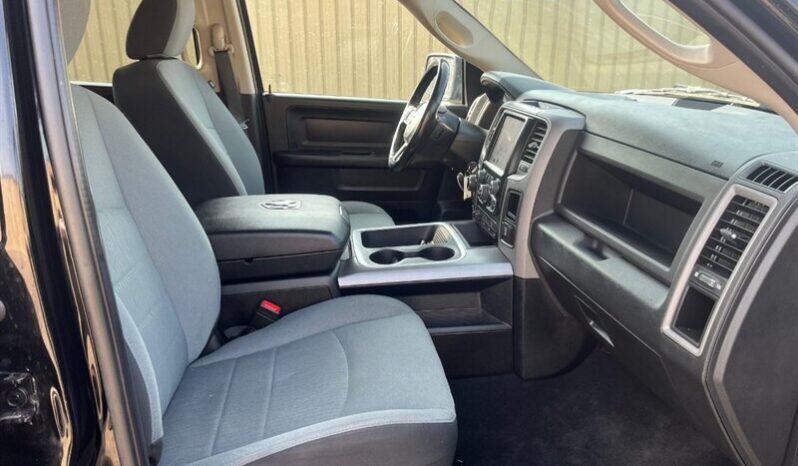 
								2023 RAM 1500 Classic Express full									