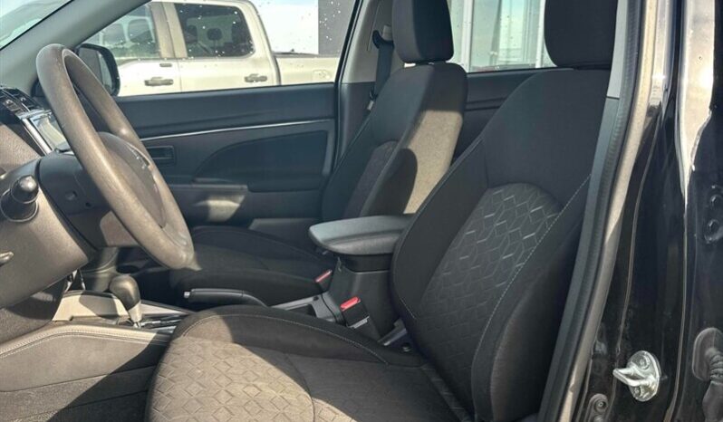 
								2021 Mitsubishi RVR ES full									