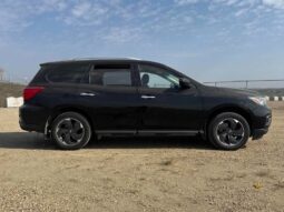 
										2017 Nissan Pathfinder SV full									