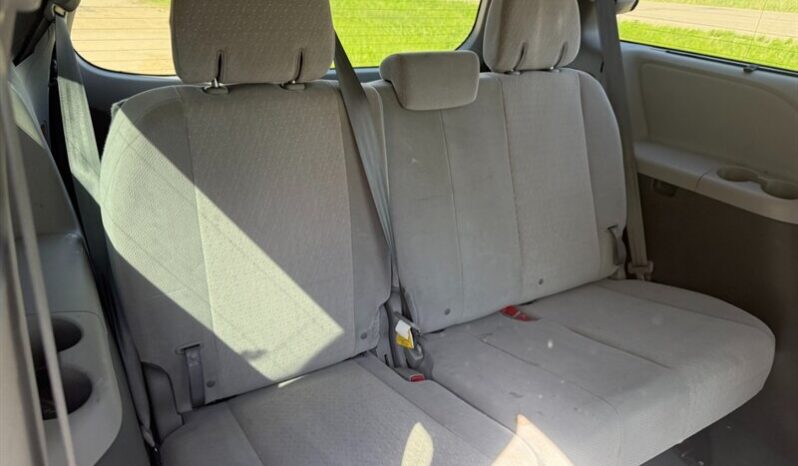 
								2020 Toyota Sienna LE 8-Passenger full									