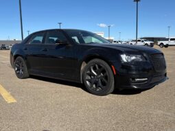 
										2023 Chrysler 300 Series Touring L full									
