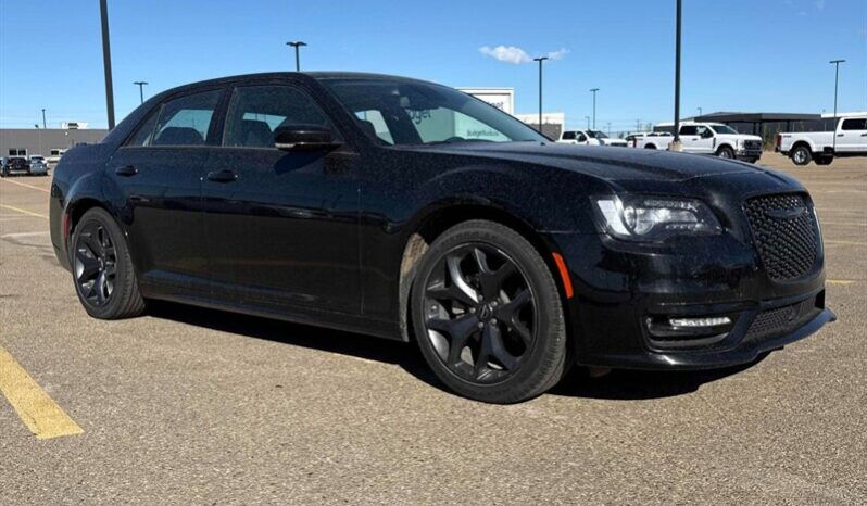 
								2023 Chrysler 300 Series Touring L full									