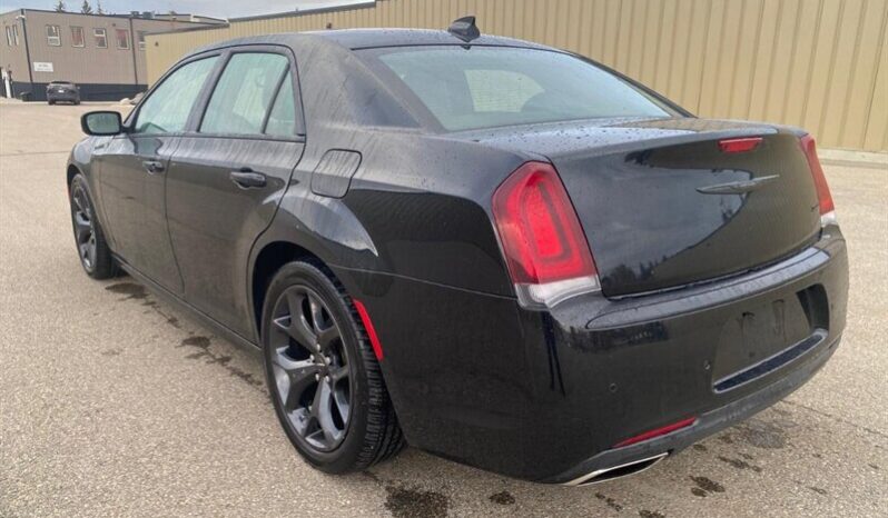 
								2023 Chrysler 300 Series Touring L full									