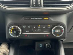 
										2020 Ford Escape SE full									