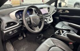 
										2023 Chrysler Pacifica Touring L Sunroof S package full									