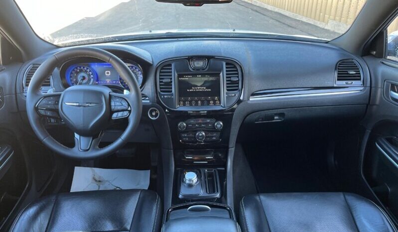 
								2023 Chrysler 300 Series S V6 full									