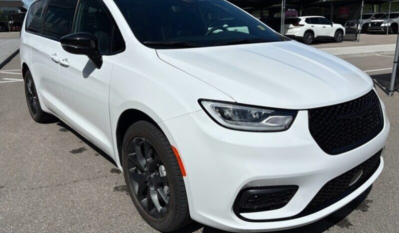 
								2024 Chrysler Pacifica Touring L Sunroof S package full									