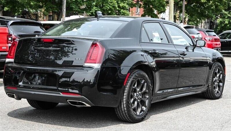 
								2023 Chrysler 300 Series Touring L full									