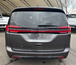 
										2023 Chrysler Pacifica Touring L Sunroof S package full									