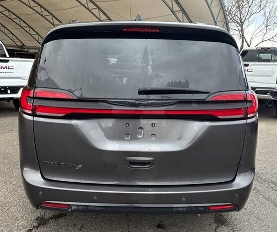 
								2023 Chrysler Pacifica Touring L Sunroof S package full									