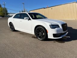 
										2023 Chrysler 300 Series S V6 full									