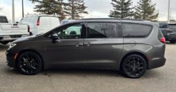 
										2023 Chrysler Pacifica Touring L Sunroof S package full									